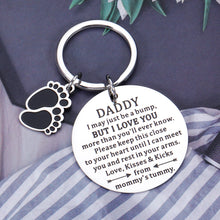 将图片加载到图库查看器,First Time Dad Gift for New Dad To Be, New Daddy Keychain for Men New Father Gift from Wife New Mommy To Be Pregnancy Announcement Gift for Him Husband Soon To Be Daddy Birthday Fathers Day Christmas