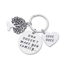 将图片加载到图库查看器,Step Dad Mom Gifts for Stepmother Stepfather Birthday Keychain from Daughter Son for Fathers Mothers Day DNA Doesn't Make Us Family Love Does Parent Gift Wedding Adoption Gift from Kids