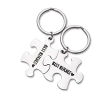 将图片加载到图库查看器,Best Friend Keychain Christmas Gifts Best Bitches 2 Pieces Keychain Couple Keychain Set Personalized Friendship Gifts Puzzle Key Ring Jewelry for Her BFF Sisters Bestie Gifts