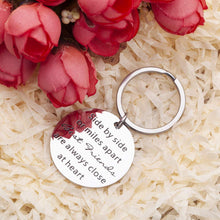 将图片加载到图库查看器,Best Friends Keychain for Teen Girls Long Distance Friendship Gifts for Women Birthday Sisters Gifts for Sibling Best Friend BFF Jewelry Side by Side Or Miles Apart Wedding Christmas for Her Soulmate