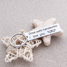 将图片加载到图库查看器,Father’s Day Gifts Drive Safe Keychain Drive Safe Key Ring Dad Gift Trucker Husband Gift Couples Engraved Keychain Boyfriend Girlfriend Key Chain Birthday Gifts Key Tags