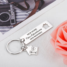 将图片加载到图库查看器,2022 New Home Keychain Housewarming Key Chain Gifts for First Home Women Men Closing Realtor Gift for Home Buyers New Homeowners Gift for Sister Friends Family New Neighbor Housewarming Party Gifts