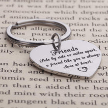 将图片加载到图库查看器,Friendship Gift for Women,Best Friend Keychain for Teen Girls,Side by Side or Miles Apart Friends Birthday Relationship Gifts for Best Friend Sisters Besties BFF Jewelry