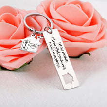 将图片加载到图库查看器,2022 New Home Keychain Housewarming Key Chain Gifts for First Home Women Men Closing Realtor Gift for Home Buyers New Homeowners Gift for Sister Friends Family New Neighbor Housewarming Party Gifts