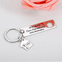 将图片加载到图库查看器,2022 New Home Keychain Housewarming Key Chain Gifts for First Home Women Men Closing Realtor Gift for Home Buyers New Homeowners Gift for Sister Friends Family New Neighbor Housewarming Party Gifts