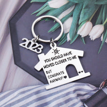 将图片加载到图库查看器,Housewarming Gifts for Women Men Friends New Home Keychain 2023 New Home Gifts for Him Her First Home Gifts for Bestie Friend Funny Moving Away Housewarming Keepsake for New Homeowners Sister Coworker