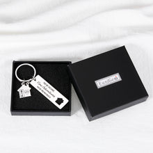将图片加载到图库查看器,2022 New Home Keychain Housewarming Key Chain Gifts for First Home Women Men Closing Realtor Gift for Home Buyers New Homeowners Gift for Sister Friends Family New Neighbor Housewarming Party Gifts