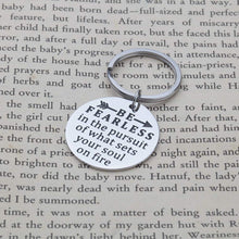 将图片加载到图库查看器,Inspirational Keychain Birthday Gifts for Women Men Motivational Gift for Teenage Girls Sister Friend Encouragement Jewelry Be Fearless in Pursuit of What Sets Graduation Gifts for Her Him