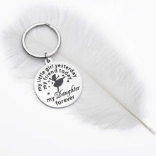 将图片加载到图库查看器,Gift Keychain for Daughter from Mother Dad for Birthday Wedding Christmas My Little Girl Yesterday My Friend Today My Daughter Forever Charm Pendant Gift for Daughter Her Women Teen Girls