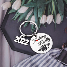 将图片加载到图库查看器,Funny Keychain Gifts for Class of 2022 Seniors Women Men Graduation Gifts for Him Her High School Student Masters College Boys Girls Nursing Law School Grads Keyring Gifts from Best Friend Mom Dad