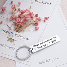 将图片加载到图库查看器,Father’s Day Gifts Drive Safe Keychain Drive Safe Key Ring Dad Gift Trucker Husband Gift Couples Engraved Keychain Boyfriend Girlfriend Key Chain Birthday Gifts Key Tags