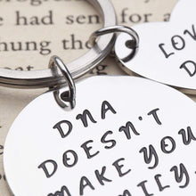 将图片加载到图库查看器,Step Dad Mom Gifts for Stepmother Stepfather Birthday Keychain from Daughter Son for Fathers Mothers Day DNA Doesn't Make Us Family Love Does Parent Gift Wedding Adoption Gift from Kids