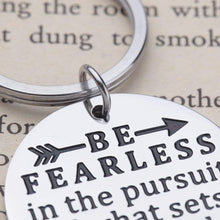 将图片加载到图库查看器,Inspirational Keychain Birthday Gifts for Women Men Motivational Gift for Teenage Girls Sister Friend Encouragement Jewelry Be Fearless in Pursuit of What Sets Graduation Gifts for Her Him