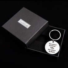 将图片加载到图库查看器,Sister Gifts Keychain from Sister Brithday Gift for Sisters Best Friend Keychain Friendship Pendants for Women Girls A Sister is God's Way of Making Sure We Never Walk Alone Wedding Jewelry for Her