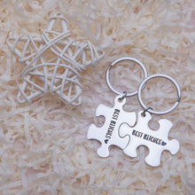 将图片加载到图库查看器，Best Friend Keychain Christmas Gifts Best Bitches 2 Pieces Keychain Couple Keychain Set Personalized Friendship Gifts Puzzle Key Ring Jewelry for Her BFF Sisters Bestie Gifts
